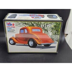 AMT 1384 1/25 1934 F0RD 5-Window Coupe Street Rod Plastic Model Kit New Sealed